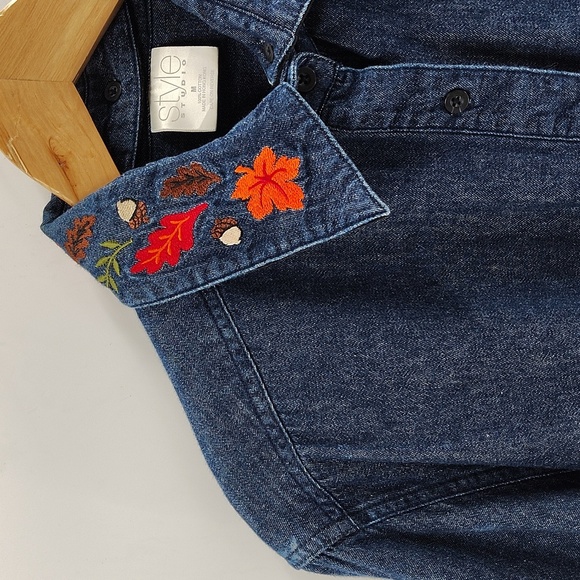 Style Studio Button Up Denim Shirt Size Medium Leaf Detail On Detachable Collar - Picture 2 of 9